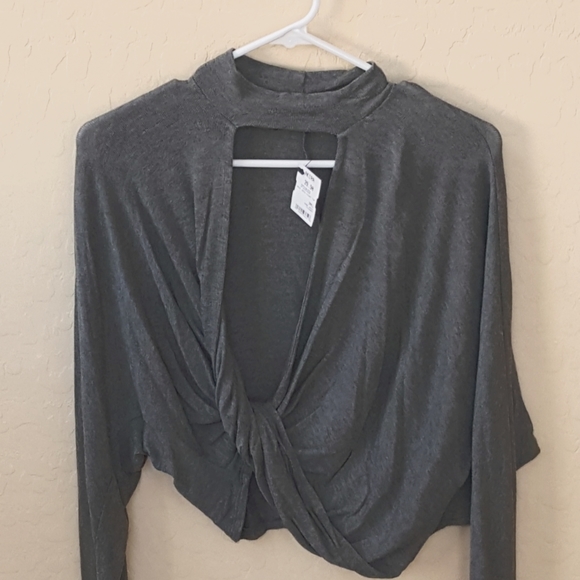 AKIRA Open Front light grey top. - Picture 2 of 6